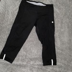 Medium 3/4 length black leggings